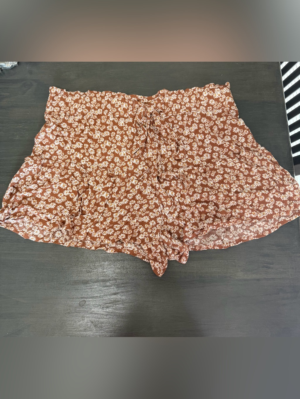 Arizona Floral Ruffle Shorts Women’s Large Boho Flowy Elastic Waist